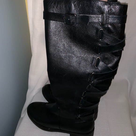 black boots - Picture 2 of 3